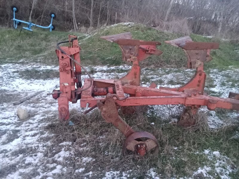 De vanzare plug reversibil detalii la numarul tel.